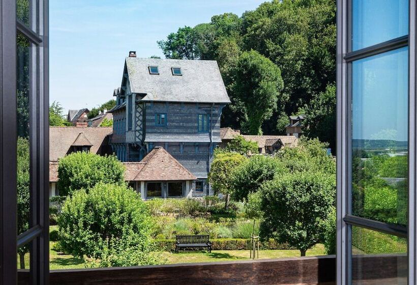 Номер Superior Вид на Сад, La Ferme Saint Simeon Spa  Relais & Chateaux