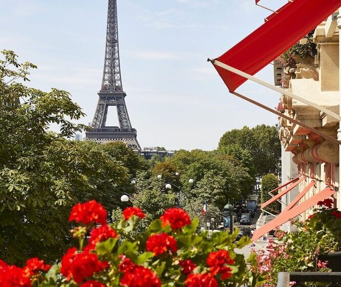 سوییت پرستیژ, Plaza Athenee  Dorchester Collection