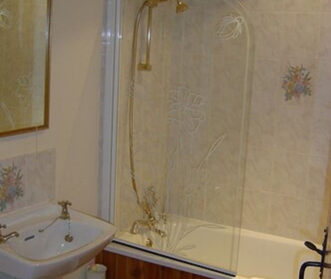 Номер Стандарт, Esseborne Manor
