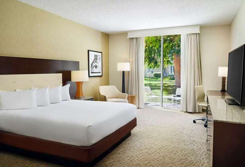 Стандартный Номер Кровать Кинг, Hilton Cobham