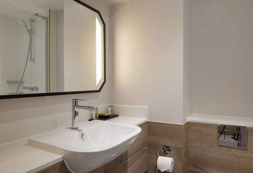 חדר סטנדרט עם מיטת קינג, Hilton Cobham