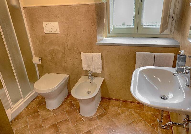 Номер Стандарт, Mercure Darlington Kings