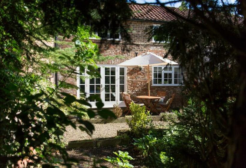 Номер Стандарт, Tickton Grange