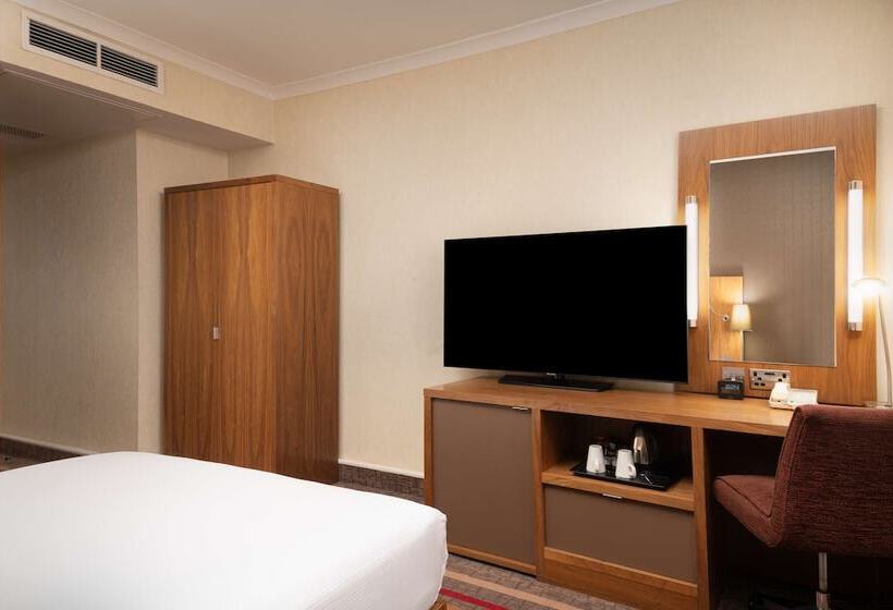 Номер Стандарт, Hilton London Olympia