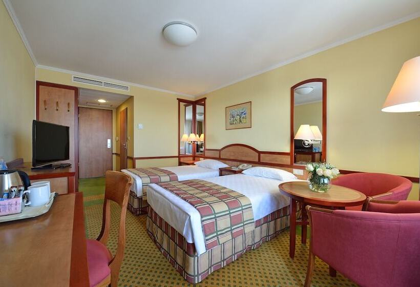 Номер Superior, Danubius Hotel Bük