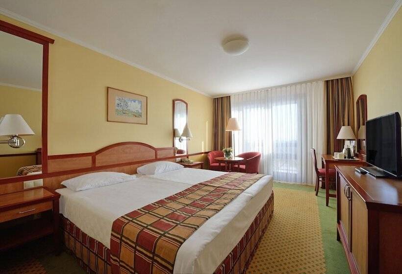Номер Superior, Danubius Hotel Bük