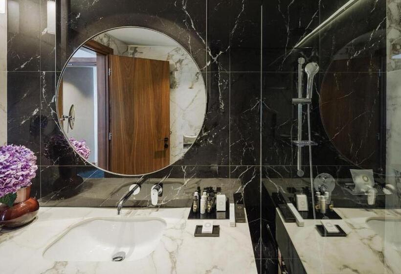 高级三人间, Electra Palace Thessaloniki