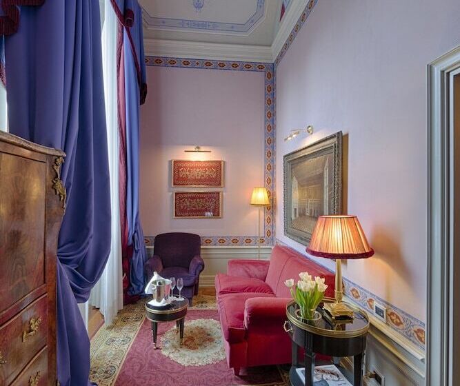 سوییت, Villa Cora
