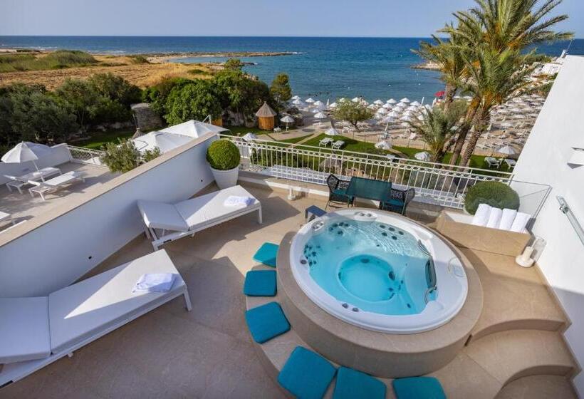 프레지덴셜 스위트, Grotta Palazzese Beach