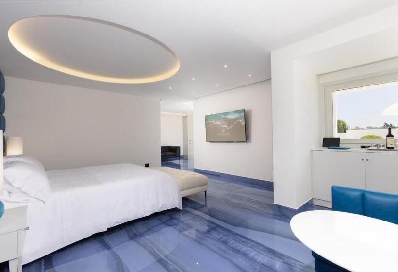 자쿠지 스위트, Grotta Palazzese Beach