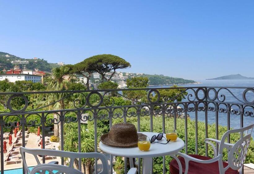 Delüks Üç Kişilik Oda, Grand Hotel Ambasciatori