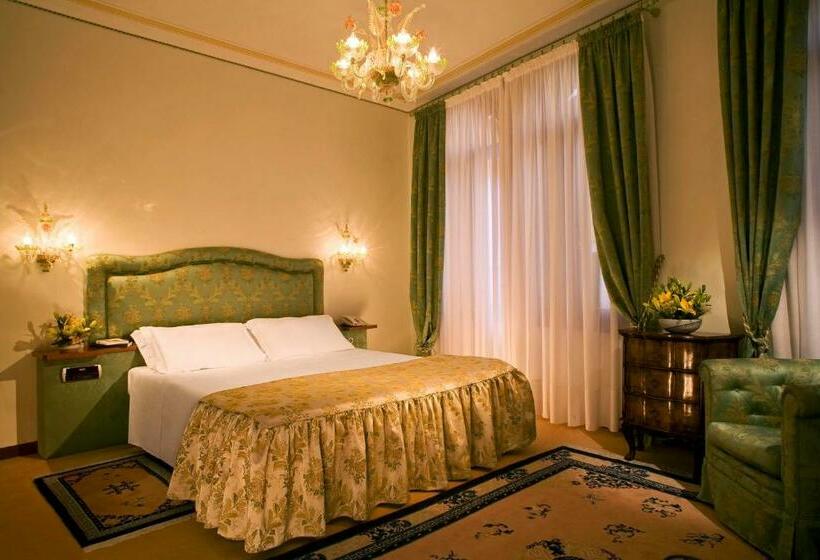 اتاق لوکس, Bonvecchiati