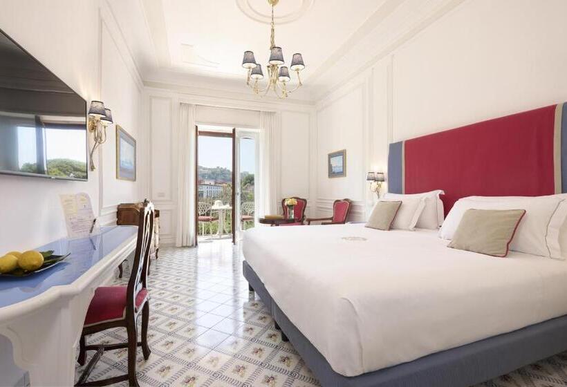 Delüks Üç Kişilik Oda, Grand Hotel Ambasciatori