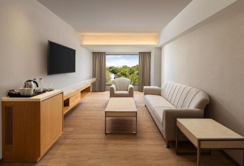 Полулюкс Кровать Кинг, Courtyard By Marriott Tiruchirappalli