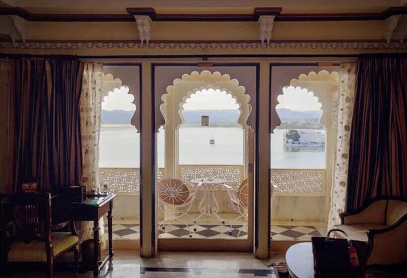 Suite with lake view, Shiv Niwas Palace By Hrh Group Of Hotels