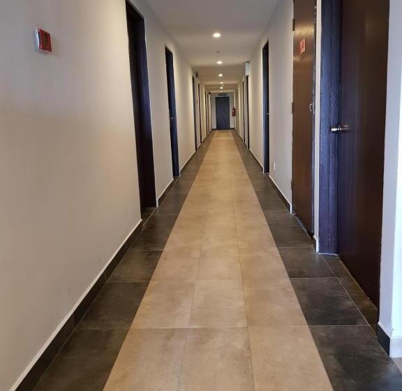 اتاق لوکس سه تخته, Garden Inn
