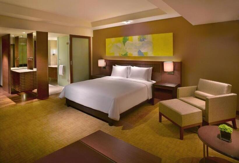 Номер Клуб Кровать Кинг, Hyatt Regency Kinabalu