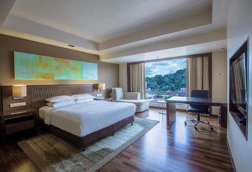 Номер Клуб Кровать Кинг, Hyatt Regency Kinabalu