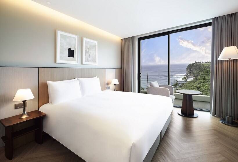 Клубный люкс с видом на море, Parnas Hotel Jeju