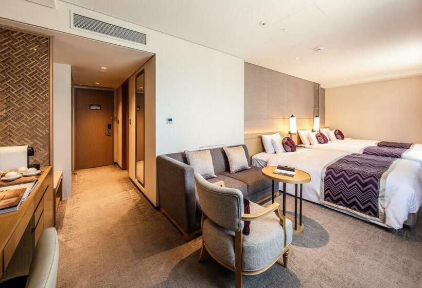 Трехместный Номер Премиум, Royal Hotel Seoul