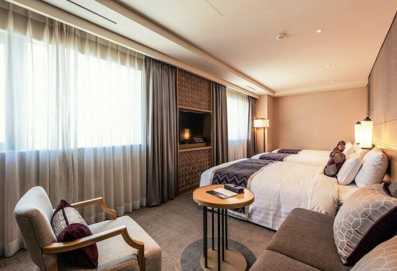 Трехместный Номер Премиум, Royal Hotel Seoul