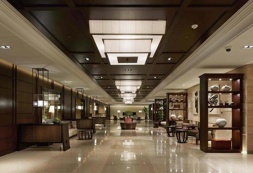 Трехместный Номер Премиум, Royal Hotel Seoul