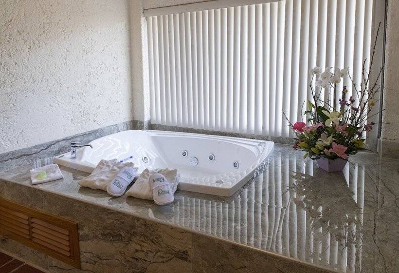 سوئیت با وان آب گرم, Hosteria Las Quintas Hotel Restaurante Bar