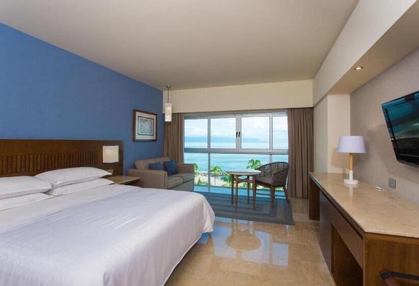 Quarto Deluxe Cama King cm Vistas, Sheraton Buganvilias Resort & Convention Center