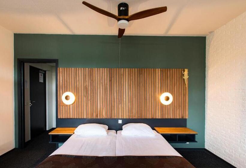 Quarto Triplo Standart, Café Restaurant De Posthoorn