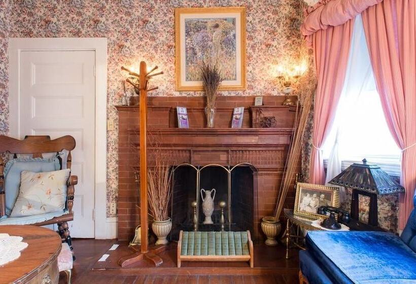 スタンダードルーム, The Coolidge Corner Guest House: A Brookline Bed And Breakfast