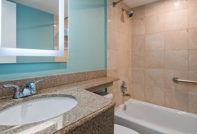 חדר סטנדרט מיטה זוגית, Best Western Plus Oceanside Inn