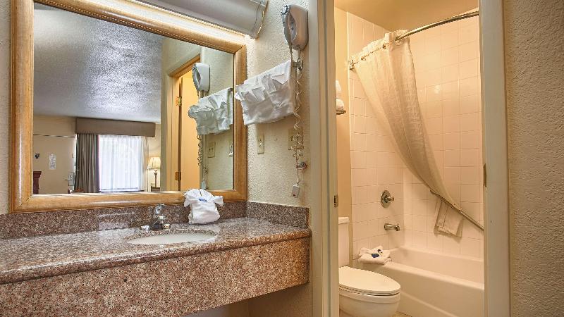 스탠다드 룸 킹사이즈 침대, Best Western Point South
