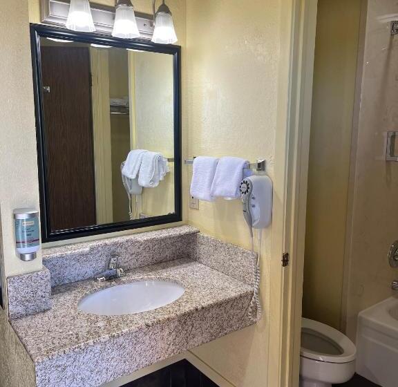 Люкс Адаптированный для Инвалидов, Red Roof Inn & Suites Sulphur Springs