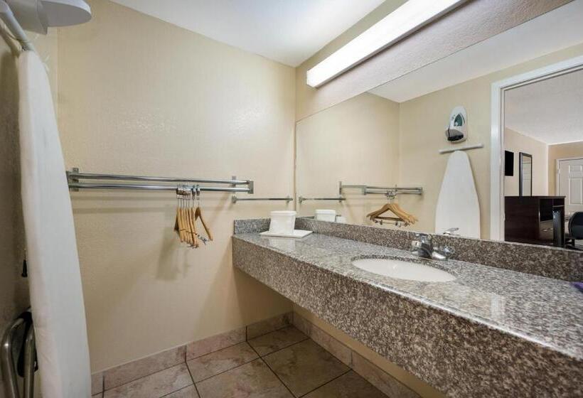 اتاق استاندارد با تخت بزرگ, Knights Inn College Station