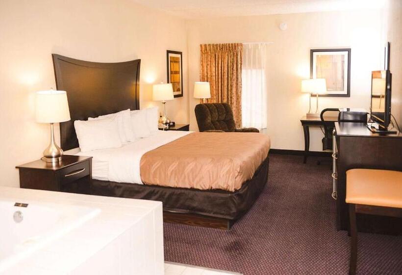 Люкс Кровать Кинг, Quality Inn & Suites Ames Conference Center Near Isu Campus