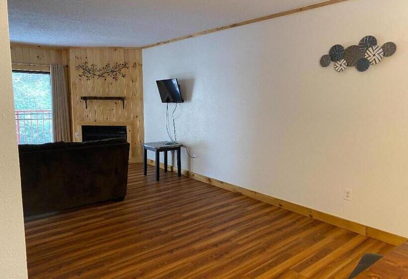 Suite, Zoders Inn And Suites