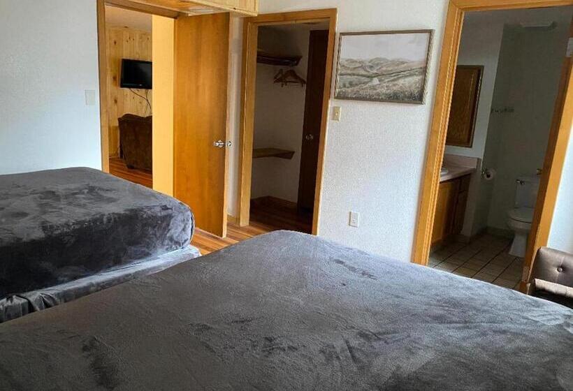 Suite, Zoders Inn And Suites