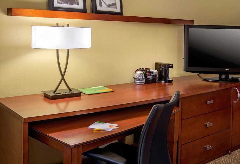 Люкс, Courtyard By Marriott Tarrytown Westchester County