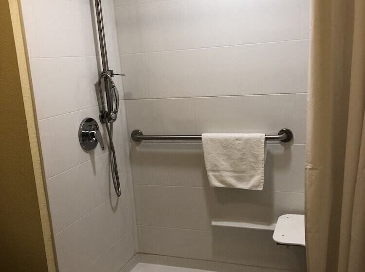 Номер Deluxe Адаптированный для Инвалидов, Days Inn By Wyndham Natchez