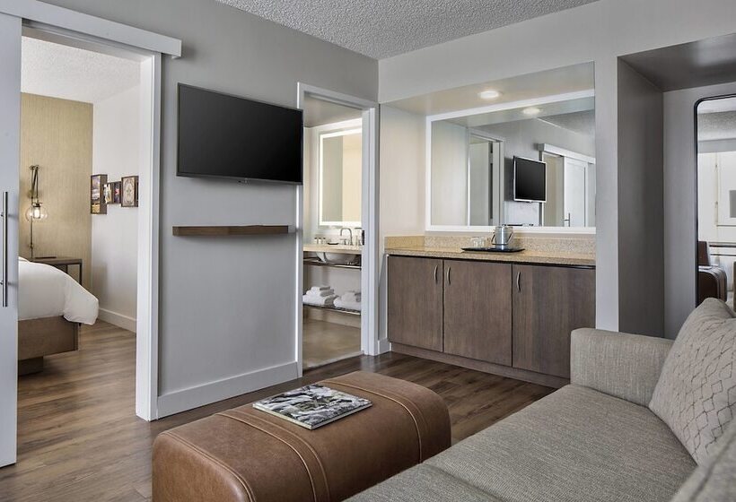 带阳台套房, Sheraton Suites Market Center Dallas