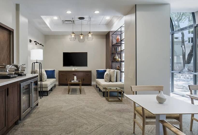 Suite z Balkonem, Sheraton Suites Market Center Dallas