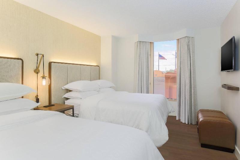 Suite Queen Bed, Sheraton Suites Market Center Dallas