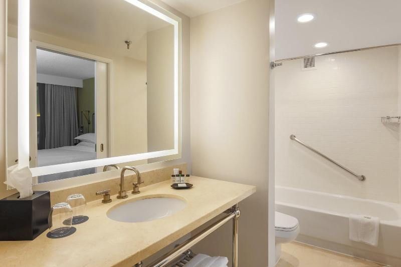 带皇后床的套间, Sheraton Suites Market Center Dallas
