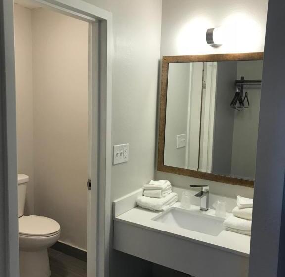 Номер Стандарт Адаптированный для Инвалидов, Baymont Inn And Suites By Wyndham Columbus / Near Osu