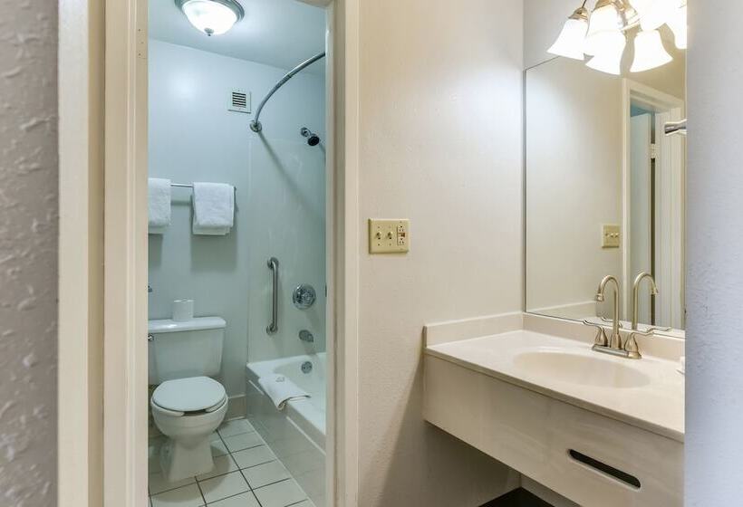 Quarto Standard 2 Camas Casal, Baymont Inn And Suites By Wyndham Columbus / Near Osu