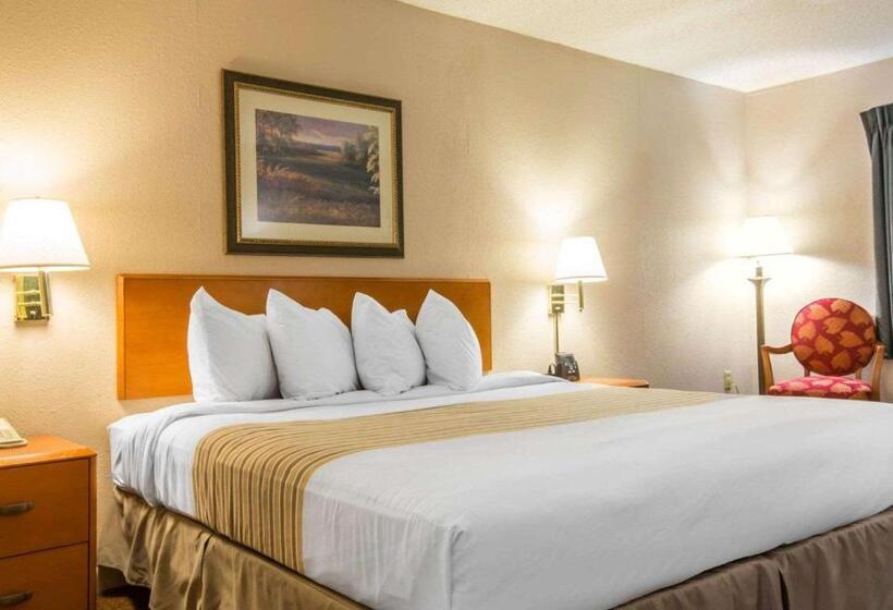 带大床的标准间, Econo Lodge Inn & Suites At Fort Moore