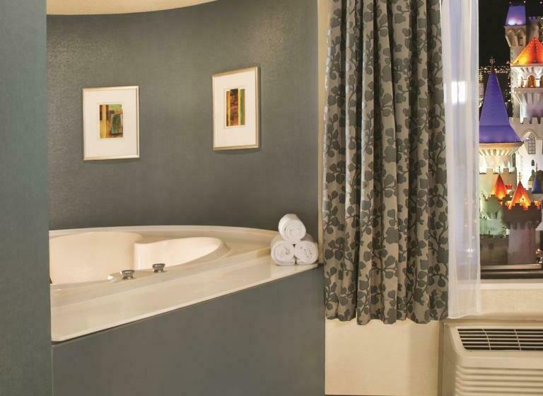 اتاق رویال, Excalibur Hotel & Casino