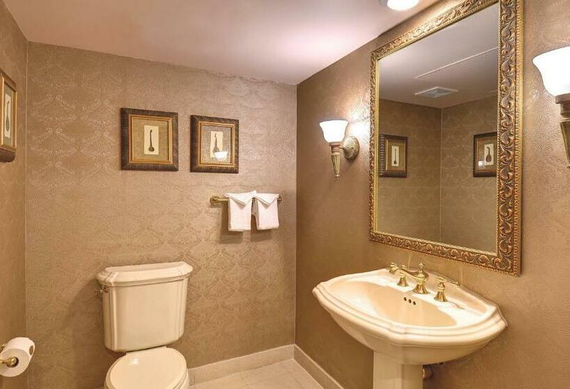 سوئیت رویال, Excalibur Hotel & Casino
