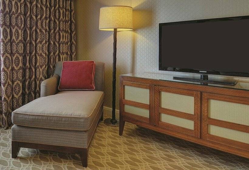 سوئیت رویال, Excalibur Hotel & Casino
