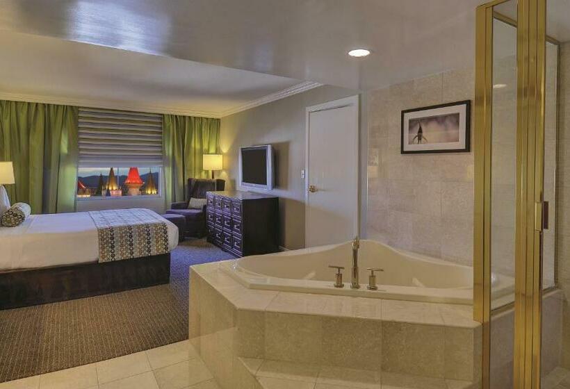 سوییت لوکس, Excalibur Hotel & Casino